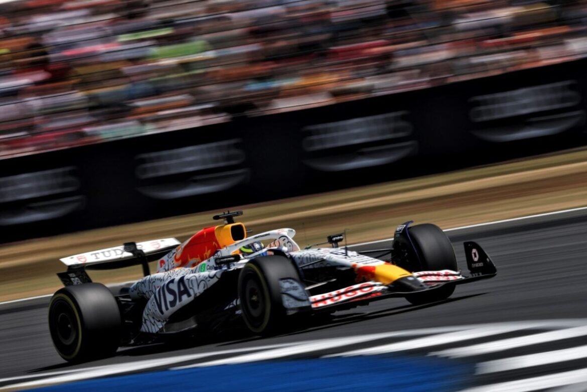 Chadwick discute a relação de trabalho entre Verstappen e Hadjar.