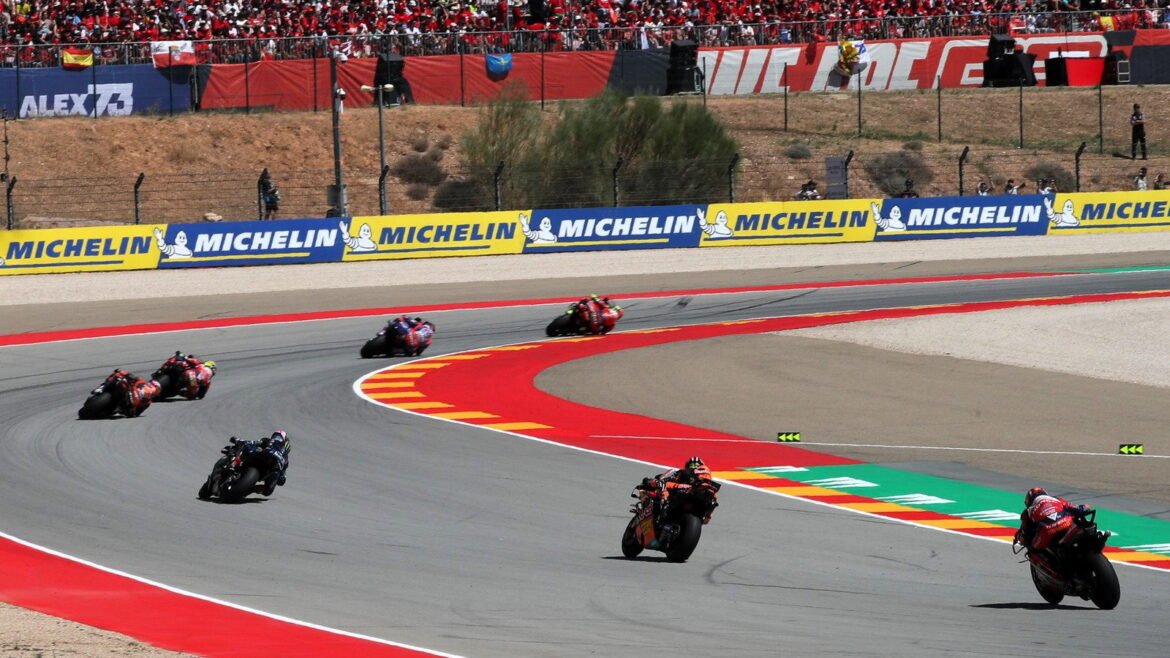 "Deixado na mão" - Brad Binder "muito prejudicado" na primeira volta do MotoGP de Aragão
