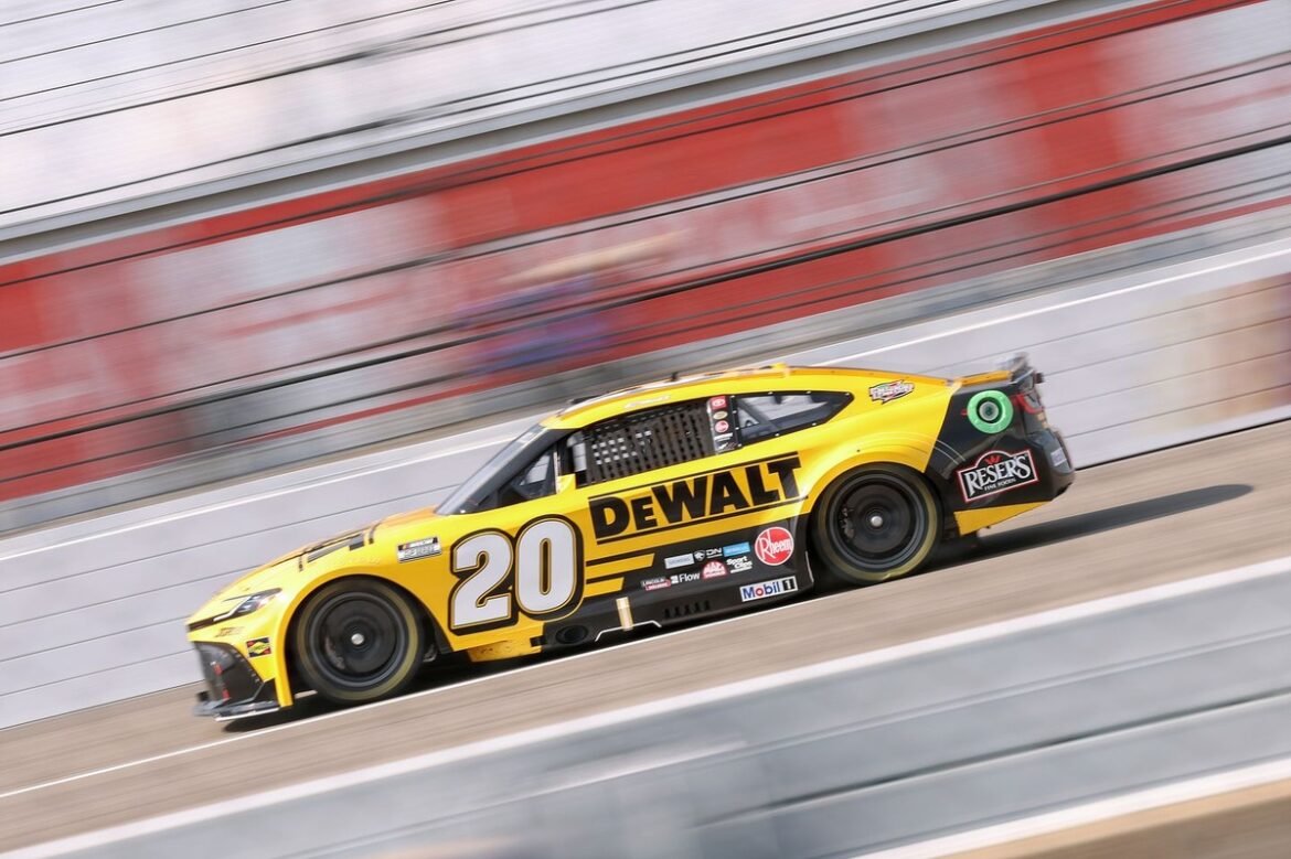 Dois chefes de equipe são afastados em Richmond após problemas na inspeção da Copa NASCAR