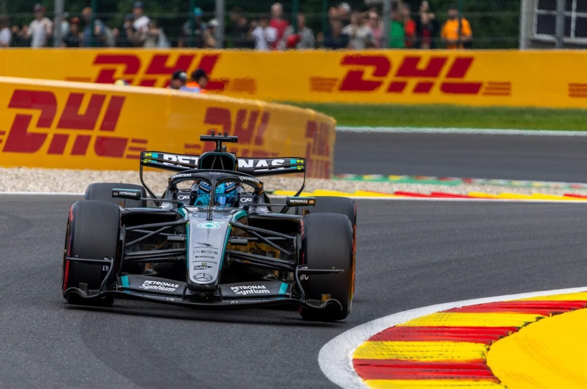 Estratégia da Mercedes para o W17 será testada após a pausa.