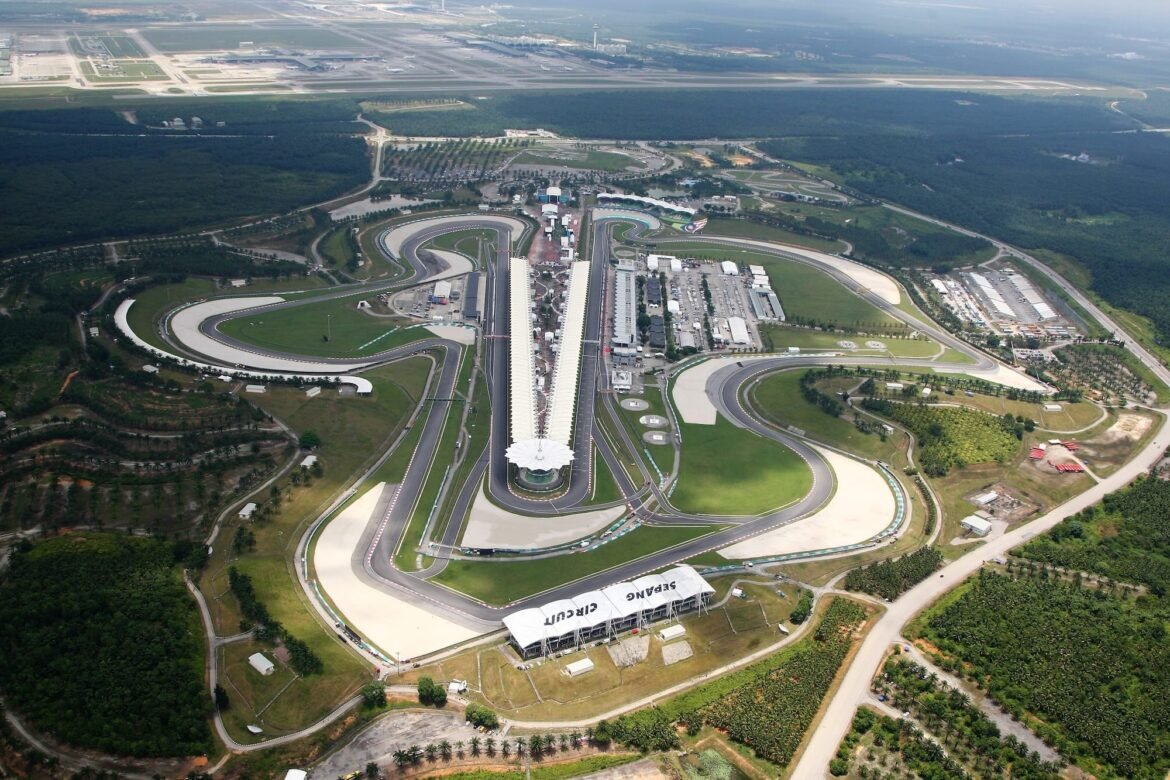 FIA divulga horário do GP do Bahrein na Malásia; confira a que horas será a corrida no Brasil.