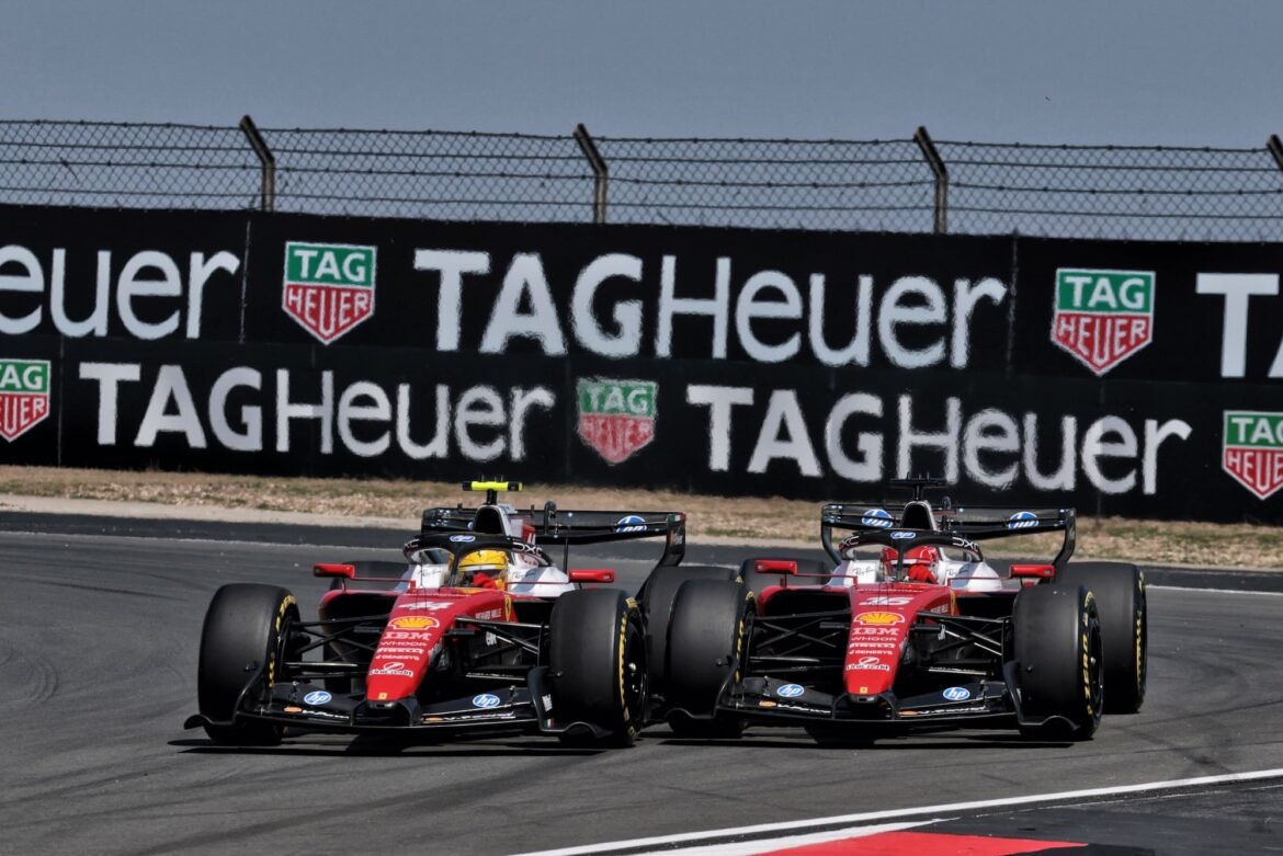 Ferrari precisa decidir se vai colocar Hamilton como prioridade na disputa pelo campeonato.