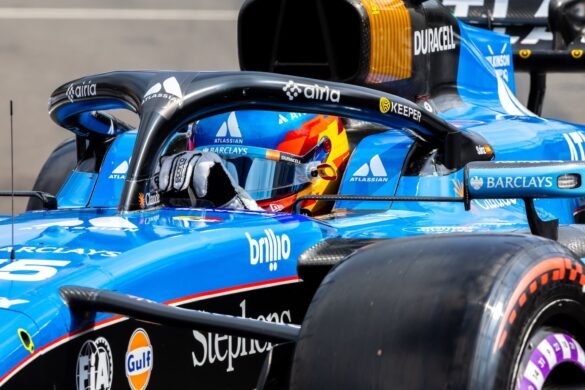 Hadjar é rebaixado, Tsunoda retorna e Sainz renova contrato.