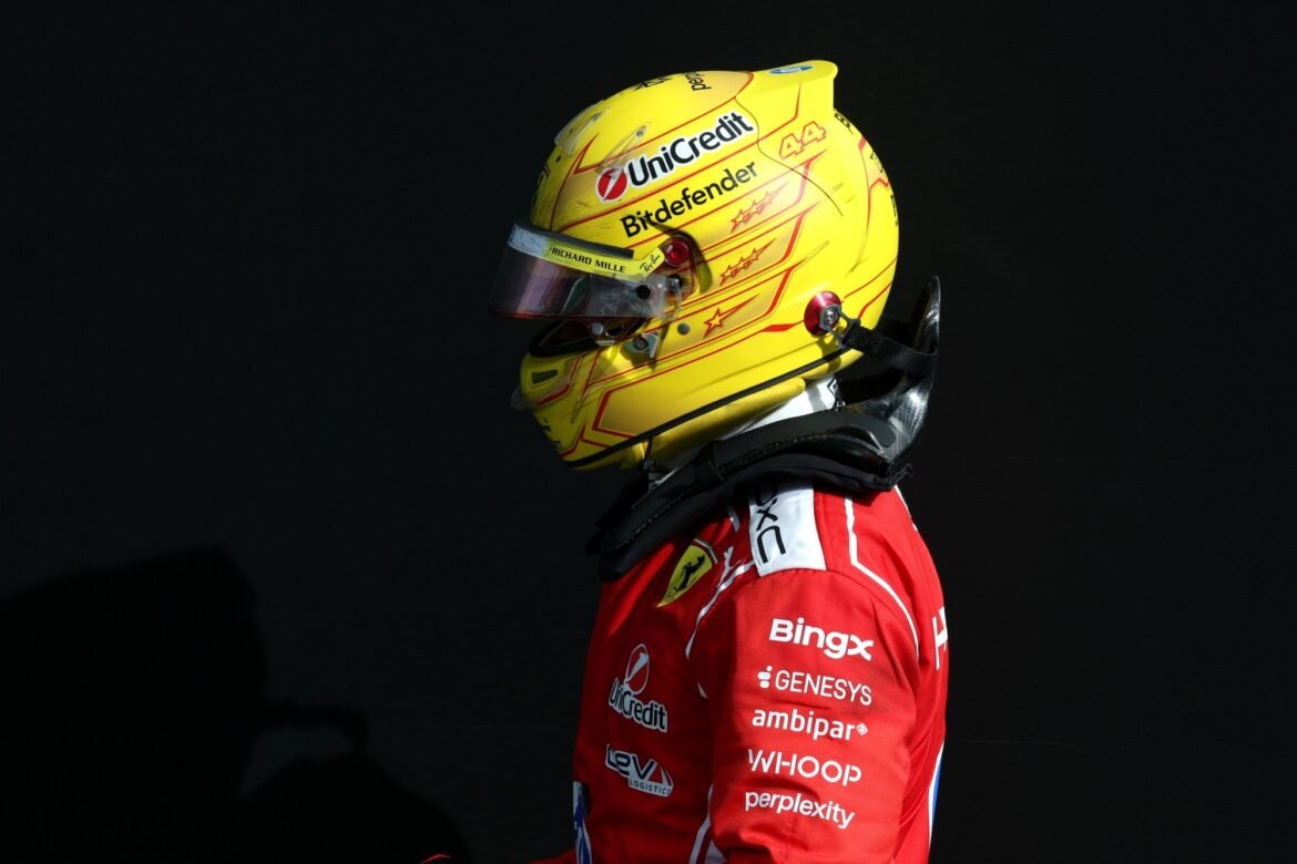 Hamilton acredita que Ferrari está em "posição mais favorável" devido às mudanças de 2026.