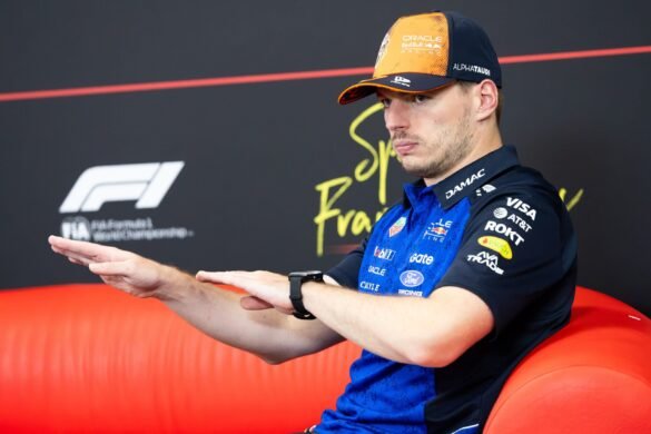 Herbert revela agressões que sofreu de fãs de Verstappen.