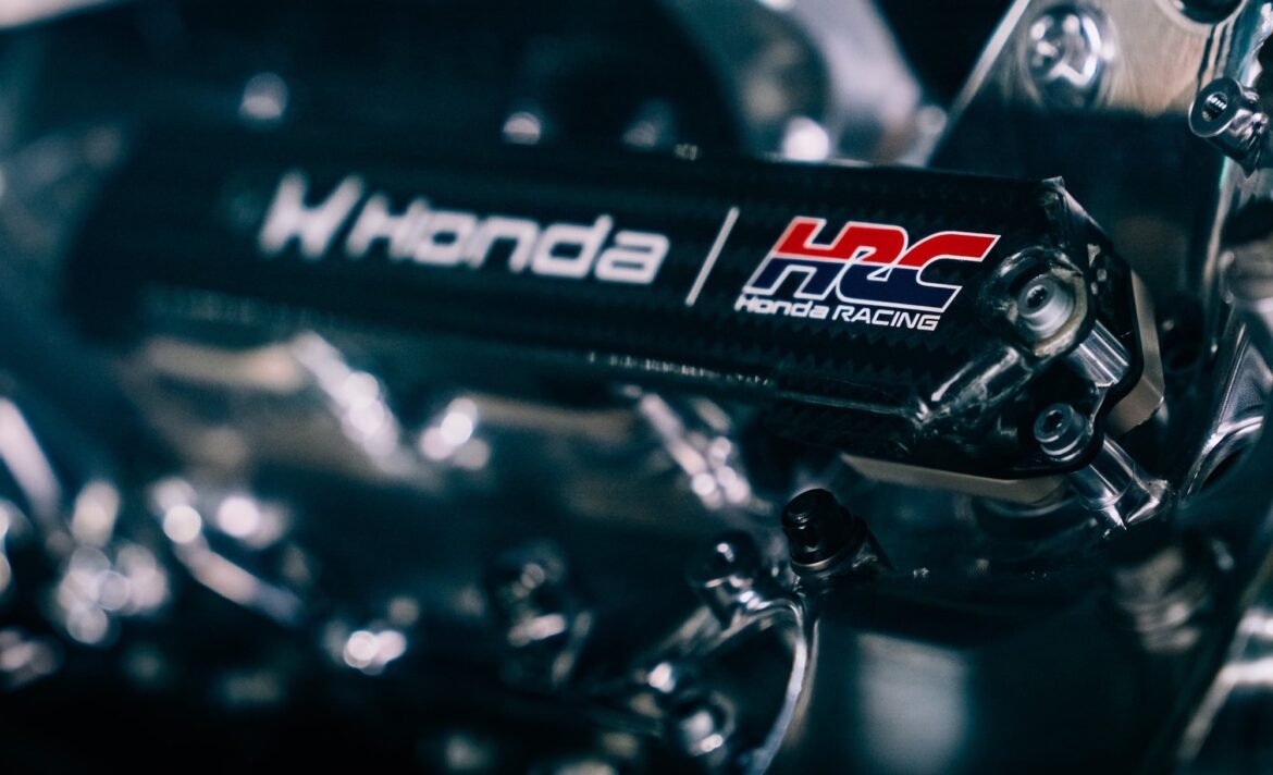 Honda desmente boato sobre 50 cv a mais no motor da Aston Martin.