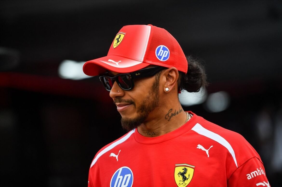Lewis Hamilton divulga projeto de restauração do Ferrari F40 após vender toda a coleção de carros.