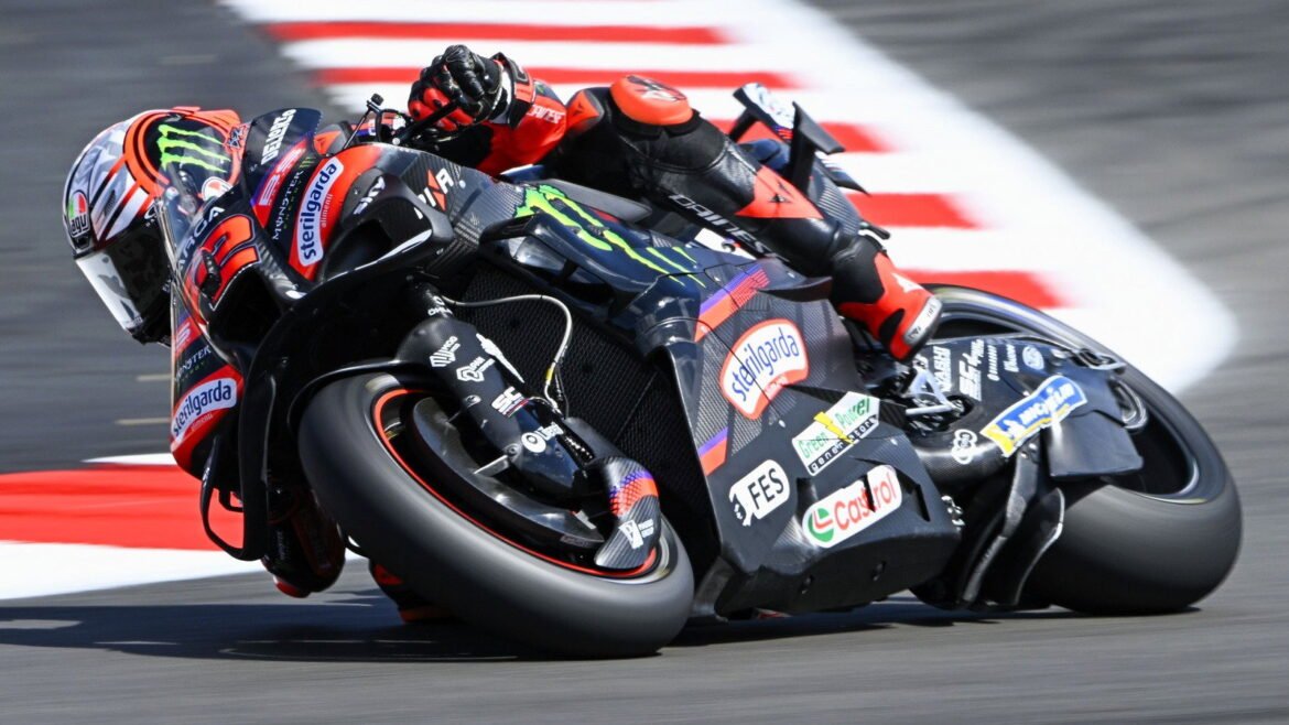 Marco Bezzecchi quebra recorde de volta em Silverstone durante o treino da MotoGP.