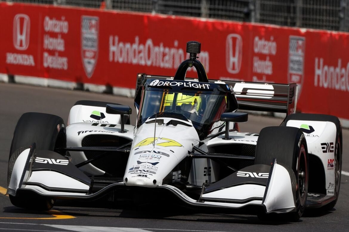 Mick Schumacher abandona corrida de IndyCar em Markham após início promissor.