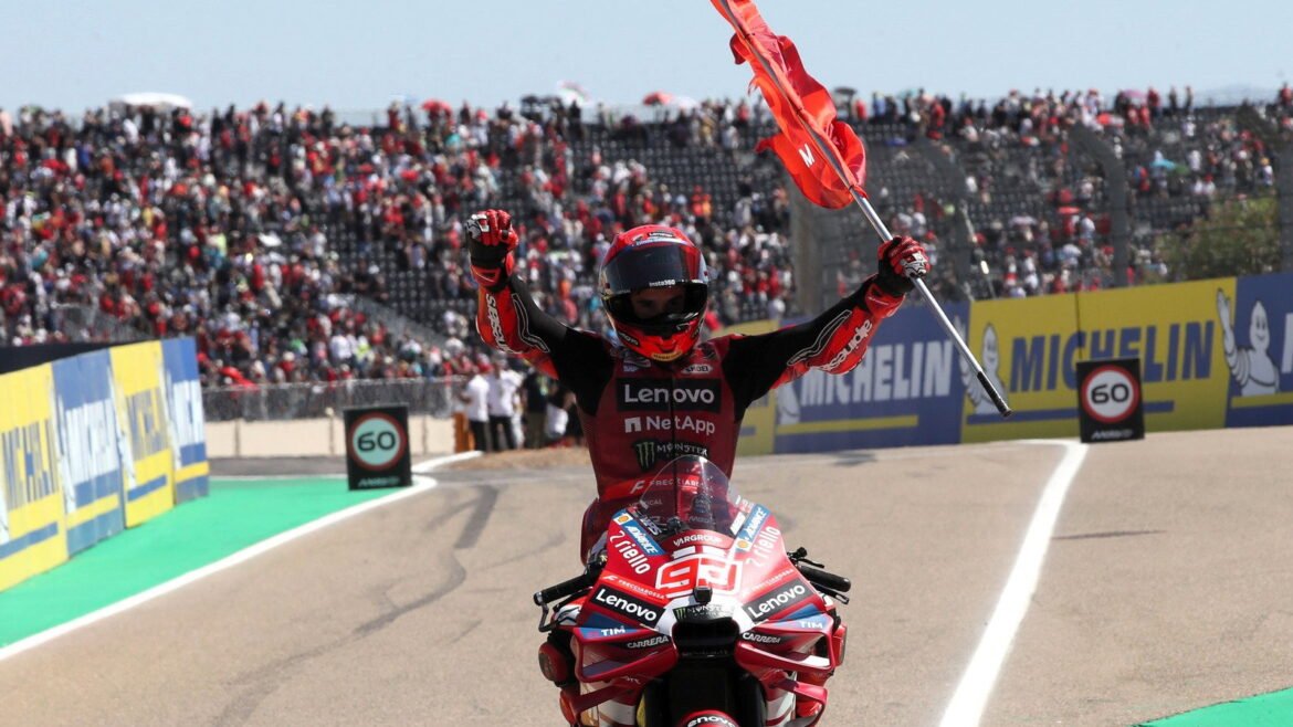 "Momento Aterrorizante" - Marc Marquez conta sobre a batalha a 300 km/h com Marco Bezzecchi no MotoGP de Aragão.