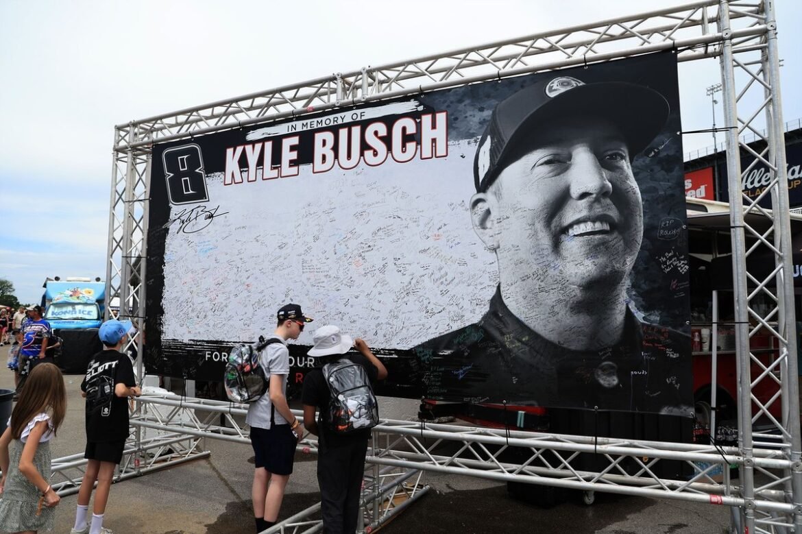 NASCAR proclama 18 de agosto como 'Dia Kyle Busch' enquanto homenagens chegam.