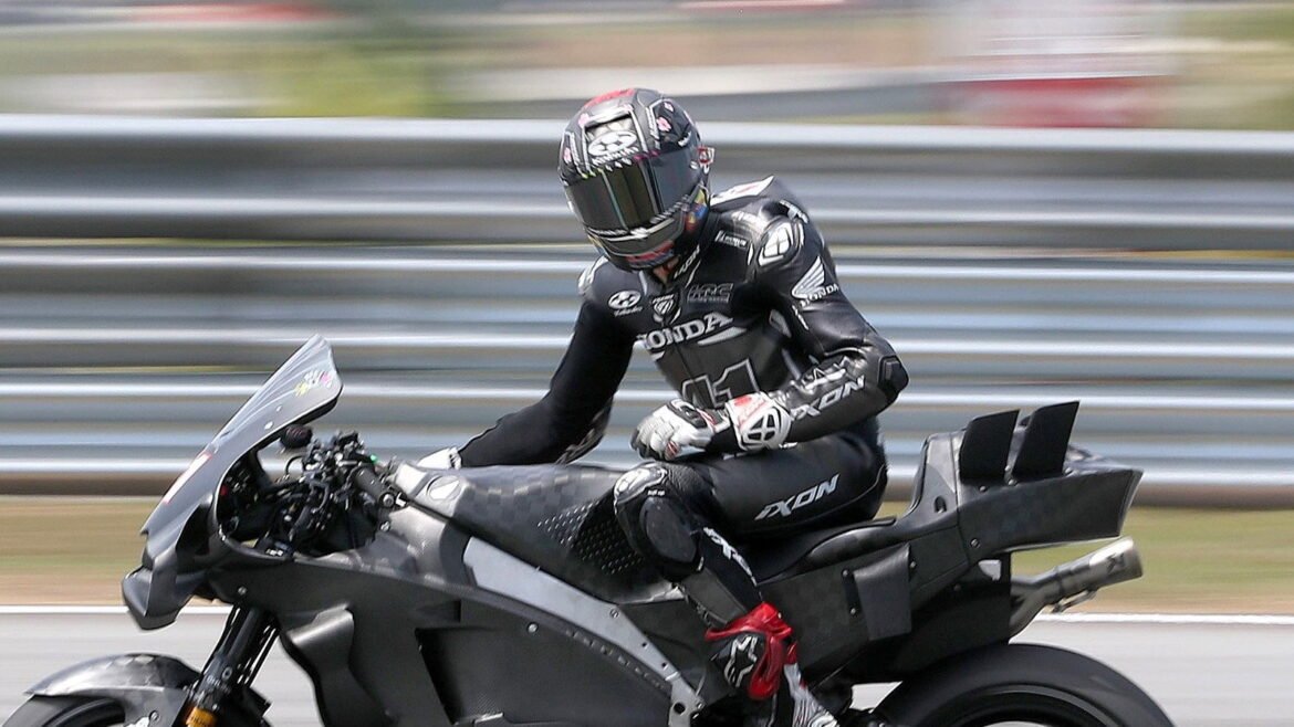 "O relógio está correndo" - Aleix Espargaro mira retorno à Honda na MotoGP após cirurgia.