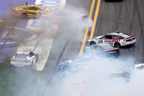 Pilotos da NASCAR buscam a ajuda dos 'deuses da velocidade' em Daytona