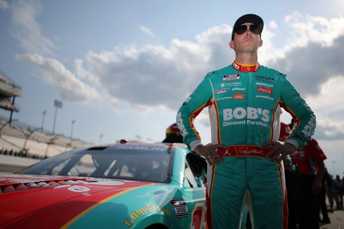 Richmond Raceway presta homenagem emocionante a Denny Hamlin e sua família