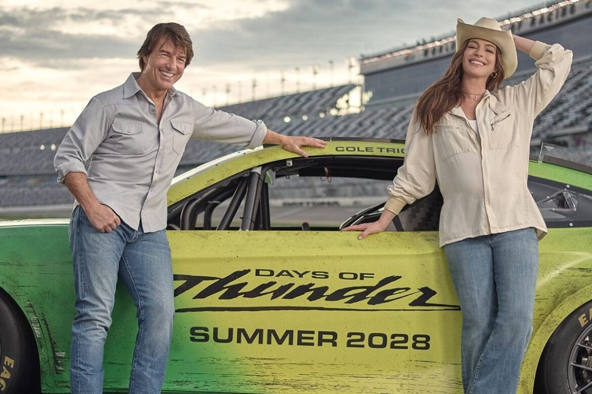 Tom Cruise divulga sequência de Dias de Trovão, que será lançada em 2028, com Anne Hathaway no elenco.