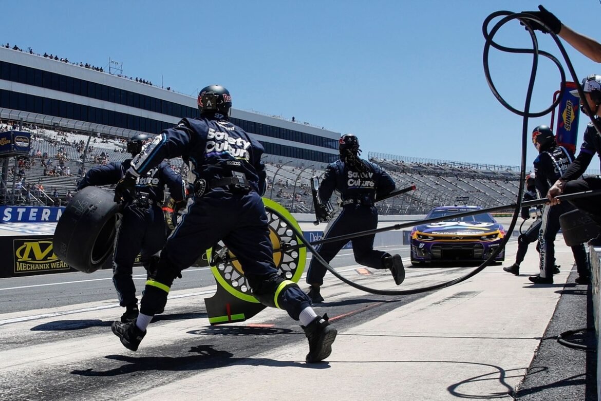 Trackhouse altera quase todos os membros da equipe de pit stop de Shane van Gisbergen.