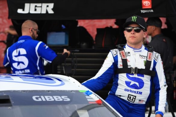 Ty Gibbs quer ver como seria a NASCAR sem espelhos digitais.