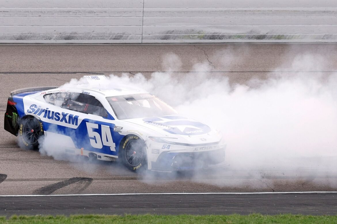 Ty Gibbs supera Christopher Bell e vence a corrida da NASCAR Cup em Iowa