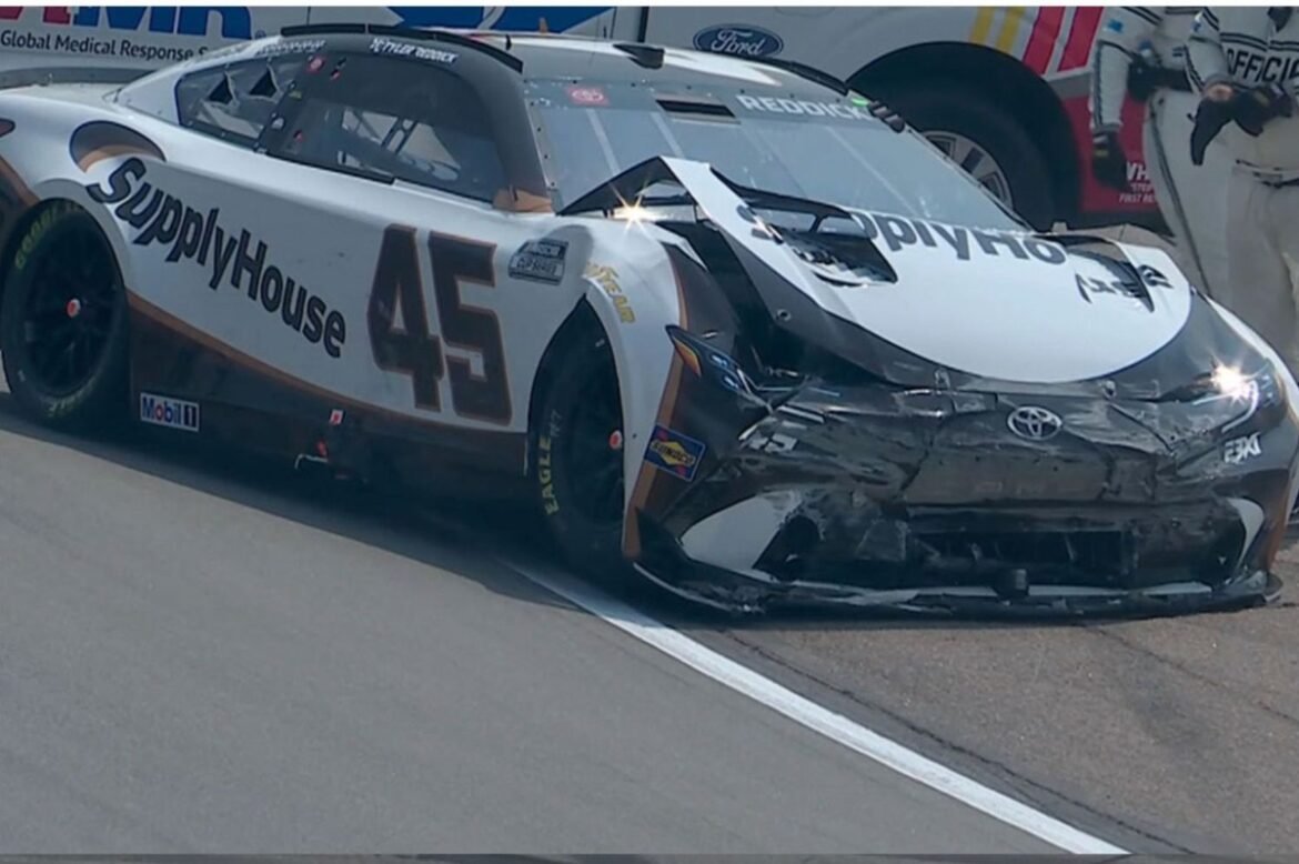 Tyler Reddick reconhece erro na colisão cara na volta 4 com Erik Jones