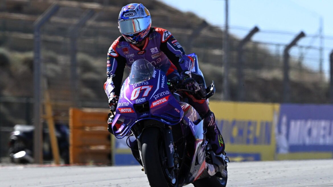 "Foco em 850" - Toprak Razgatlıoğlu 'não se importa' se a Yamaha trouxer atualização do motor