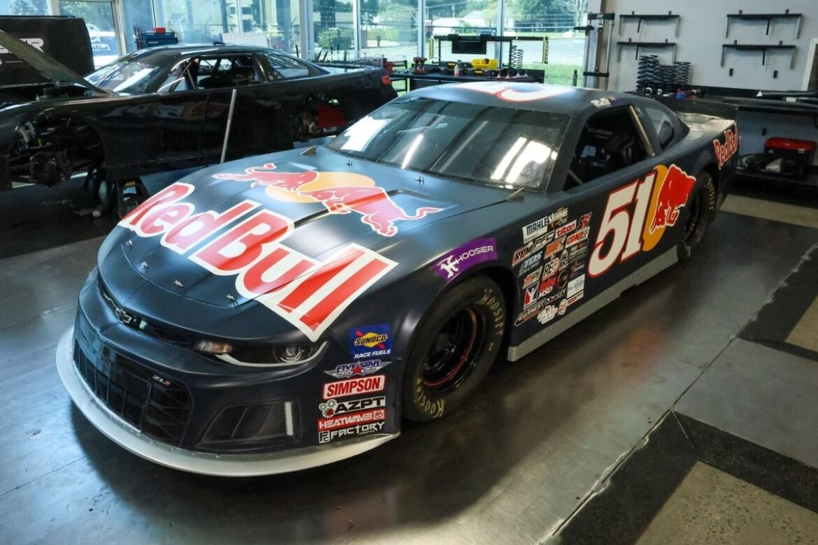 Shane van Gisbergen está prestes a estrear na CARS Late Model; Connor Zilisch também estará na corrida.